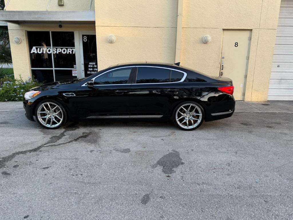 2015 Kia K900 - $11,900