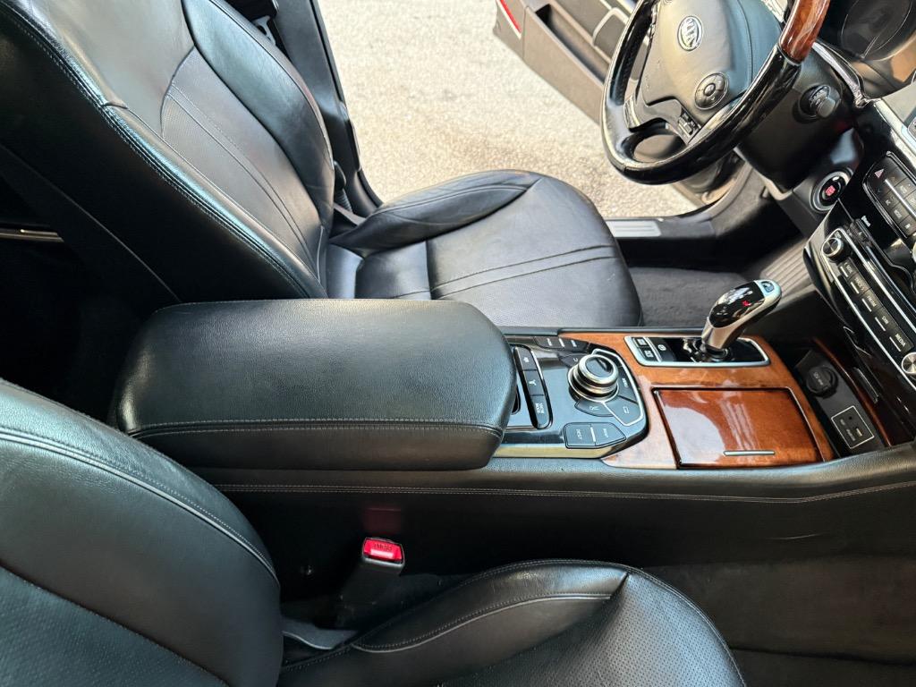 2015 Kia K900 - $11,900