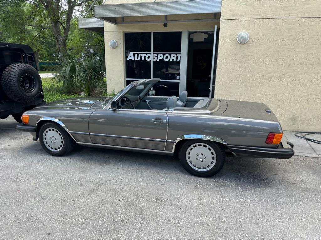 1988 Mercedes-Benz 560 - $27,900