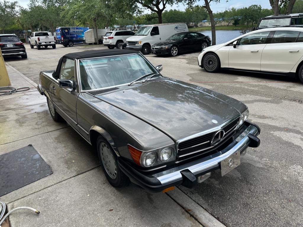 1988 Mercedes-Benz 560 - $27,900