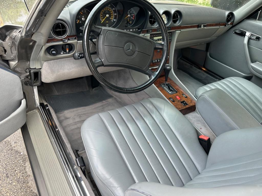1988 Mercedes-Benz 560 - $27,900
