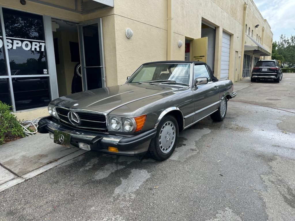 1988 Mercedes-Benz 560 - $27,900