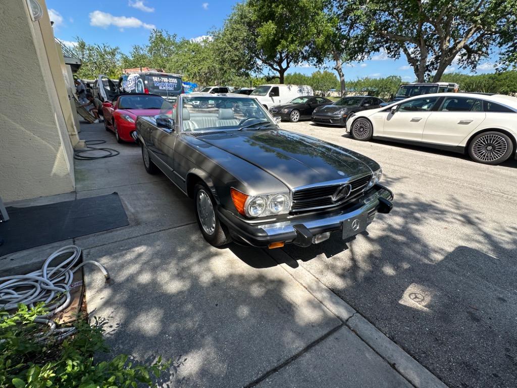1988 Mercedes-Benz 560 - $27,900