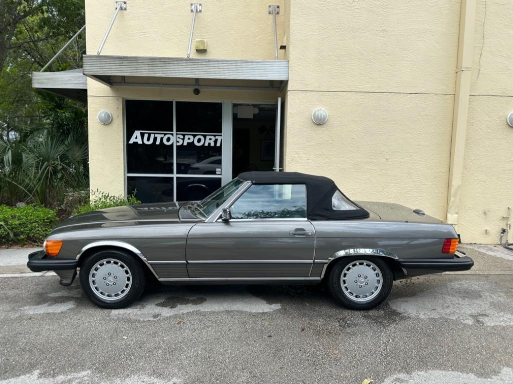 1988 Mercedes-Benz 560 - $27,900