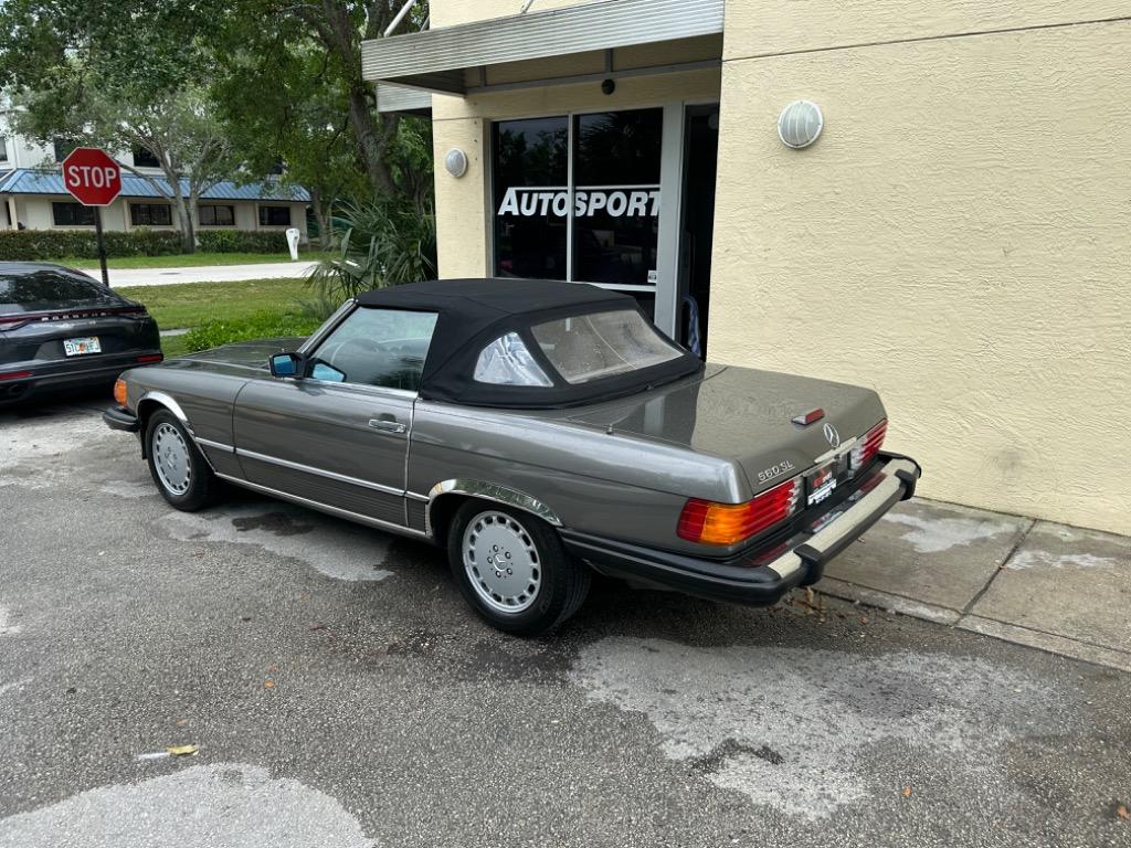 1988 Mercedes-Benz 560 - $27,900