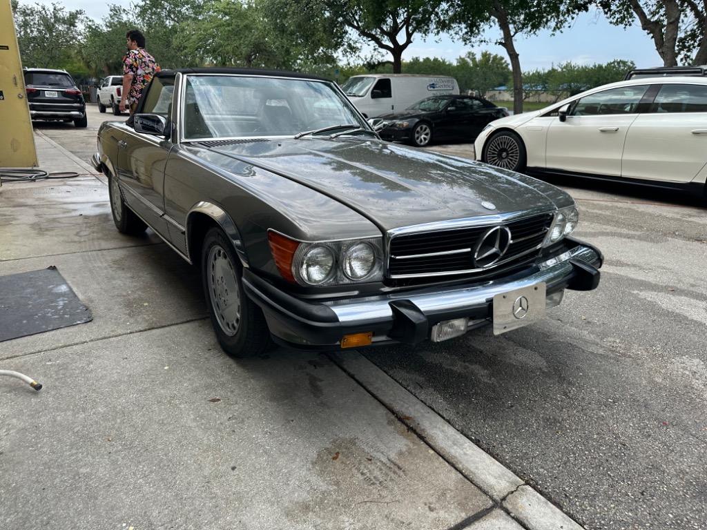 1988 Mercedes-Benz 560 - $27,900