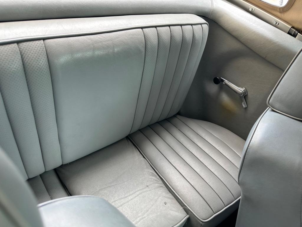 1988 Mercedes-Benz 560 - $27,900