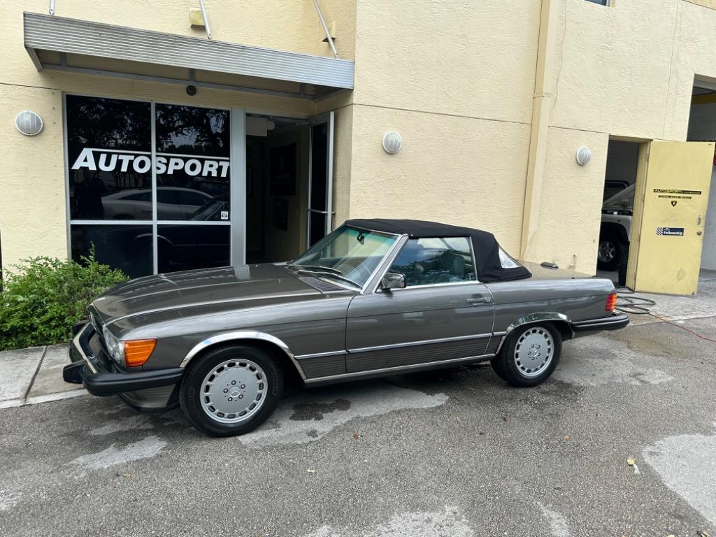 1988 Mercedes-Benz 560 - $27,900