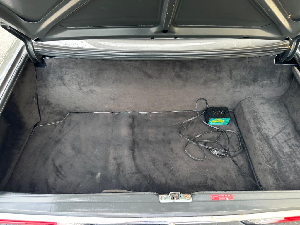 1988 Mercedes-Benz 560 - $27,900