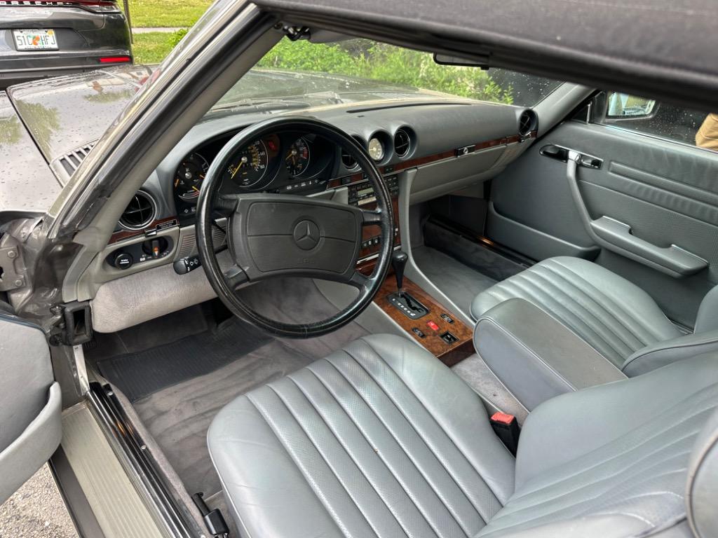 1988 Mercedes-Benz 560 - $27,900