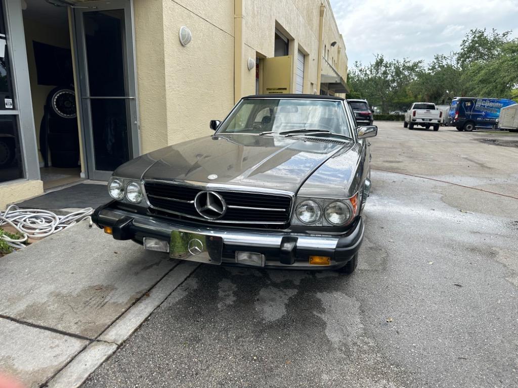 1988 Mercedes-Benz 560 - $27,900
