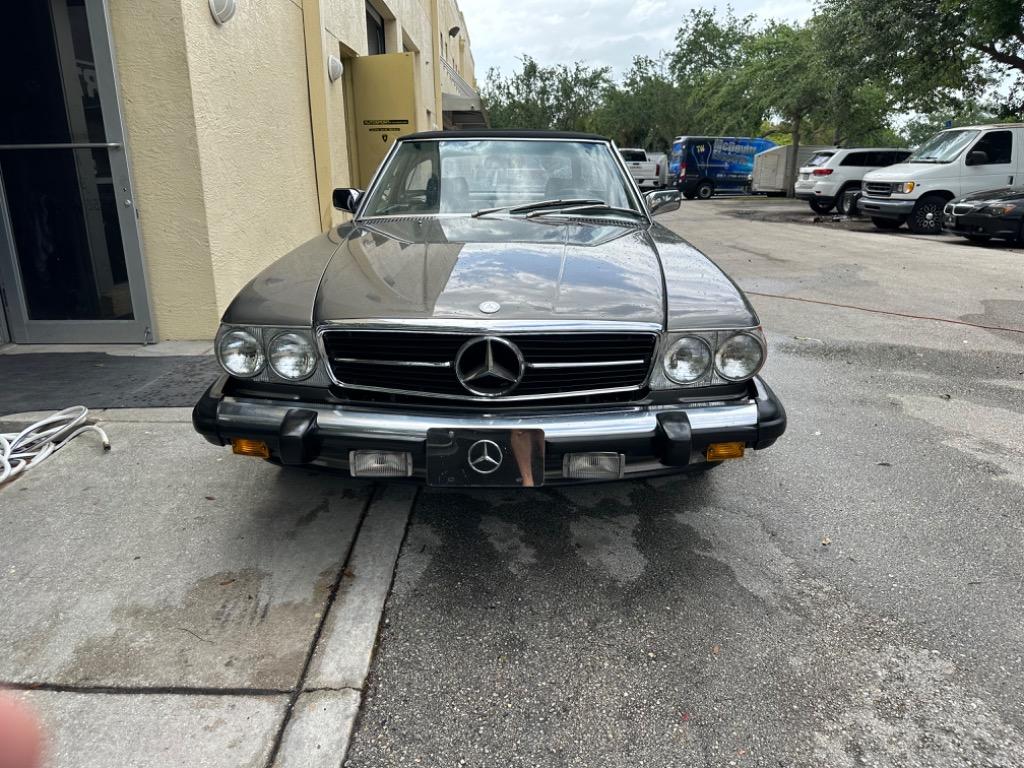 1988 Mercedes-Benz 560 - $27,900