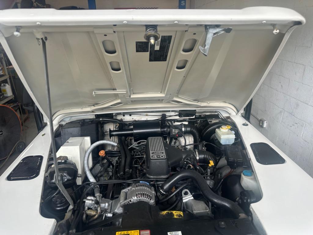 1988 Mercedes-Benz 560 - $27,900