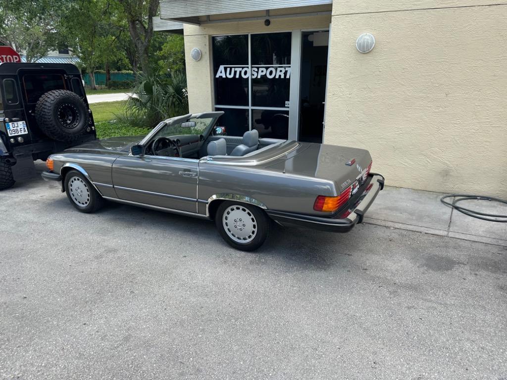 1988 Mercedes-Benz 560 - $27,900