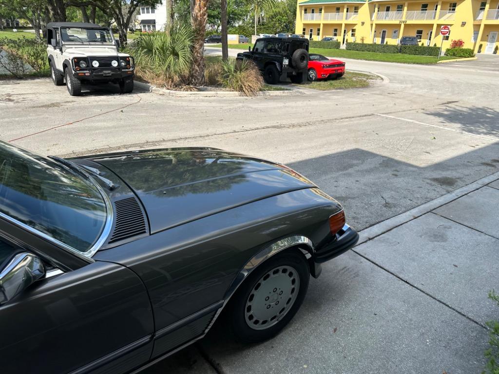 1988 Mercedes-Benz 560 - $27,900