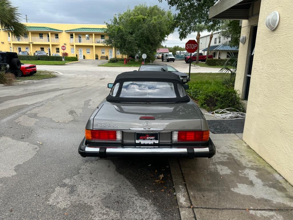 1988 Mercedes-Benz 560 - $27,900