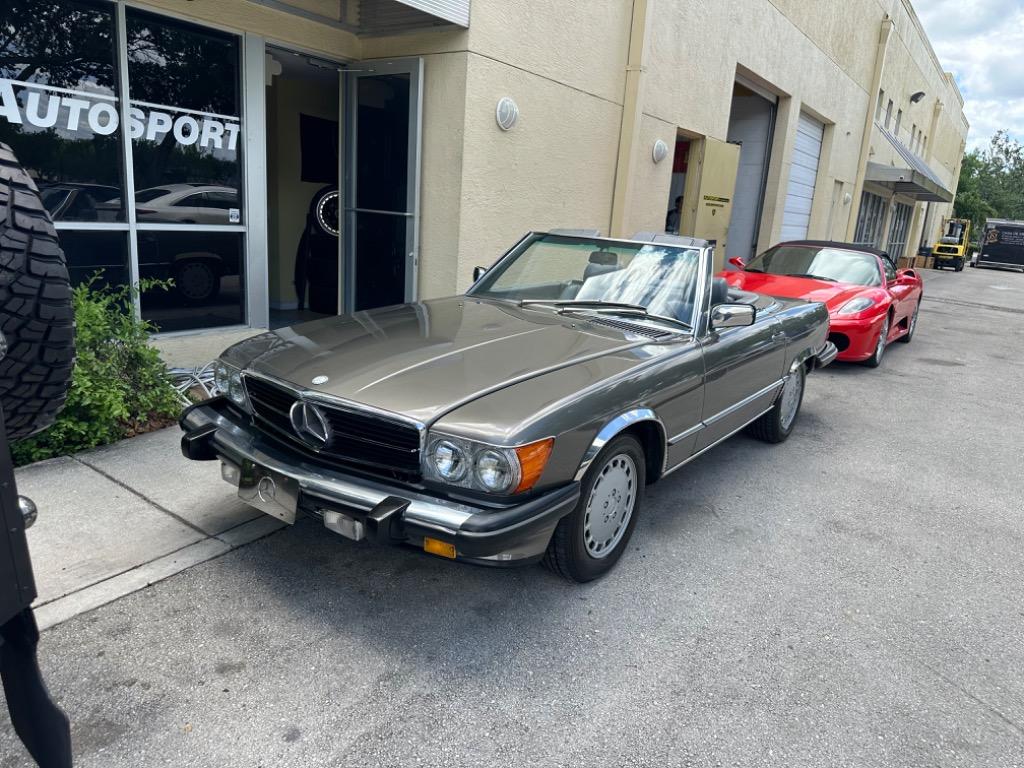1988 Mercedes-Benz 560 - $27,900