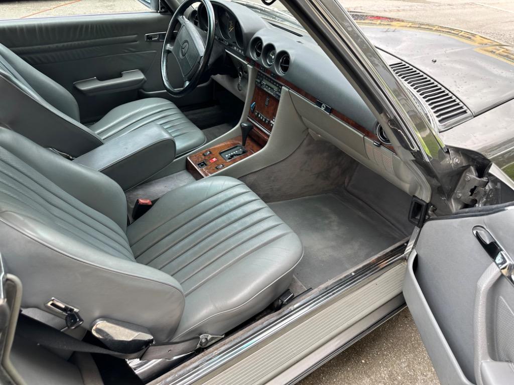 1988 Mercedes-Benz 560 - $27,900