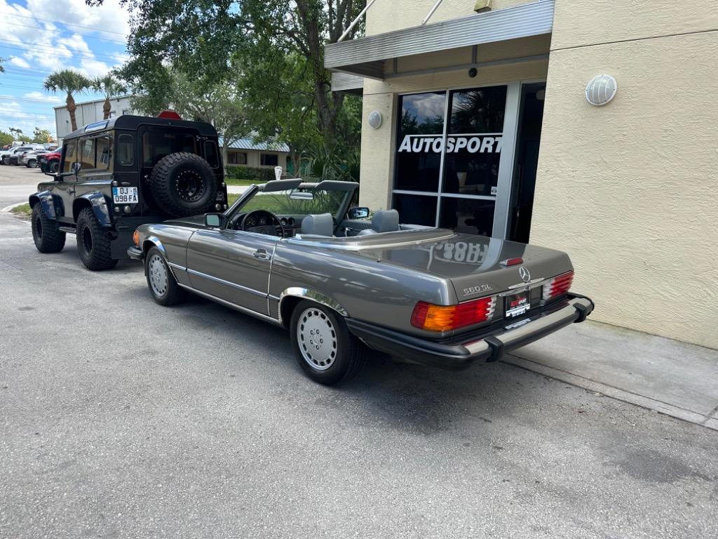 1988 Mercedes-Benz 560 - $27,900