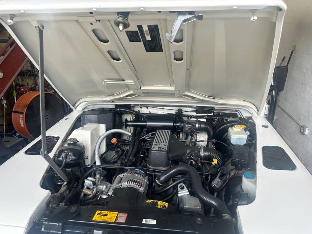 1988 Mercedes-Benz 560 - $27,900