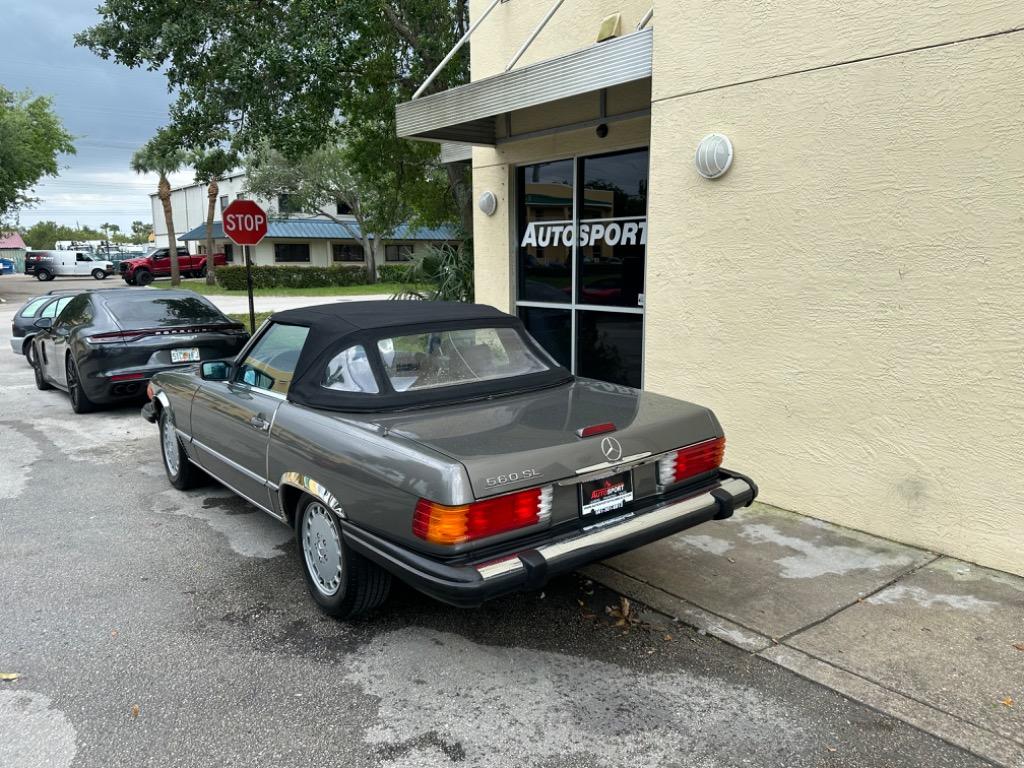1988 Mercedes-Benz 560 - $27,900