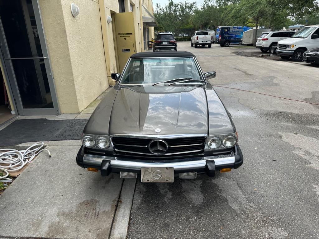 1988 Mercedes-Benz 560 - $27,900