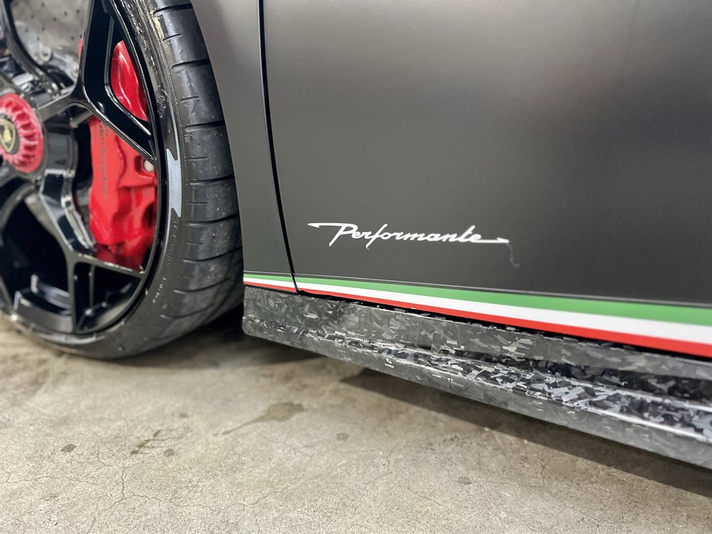 2018 Lamborghini Huracan Performante photo