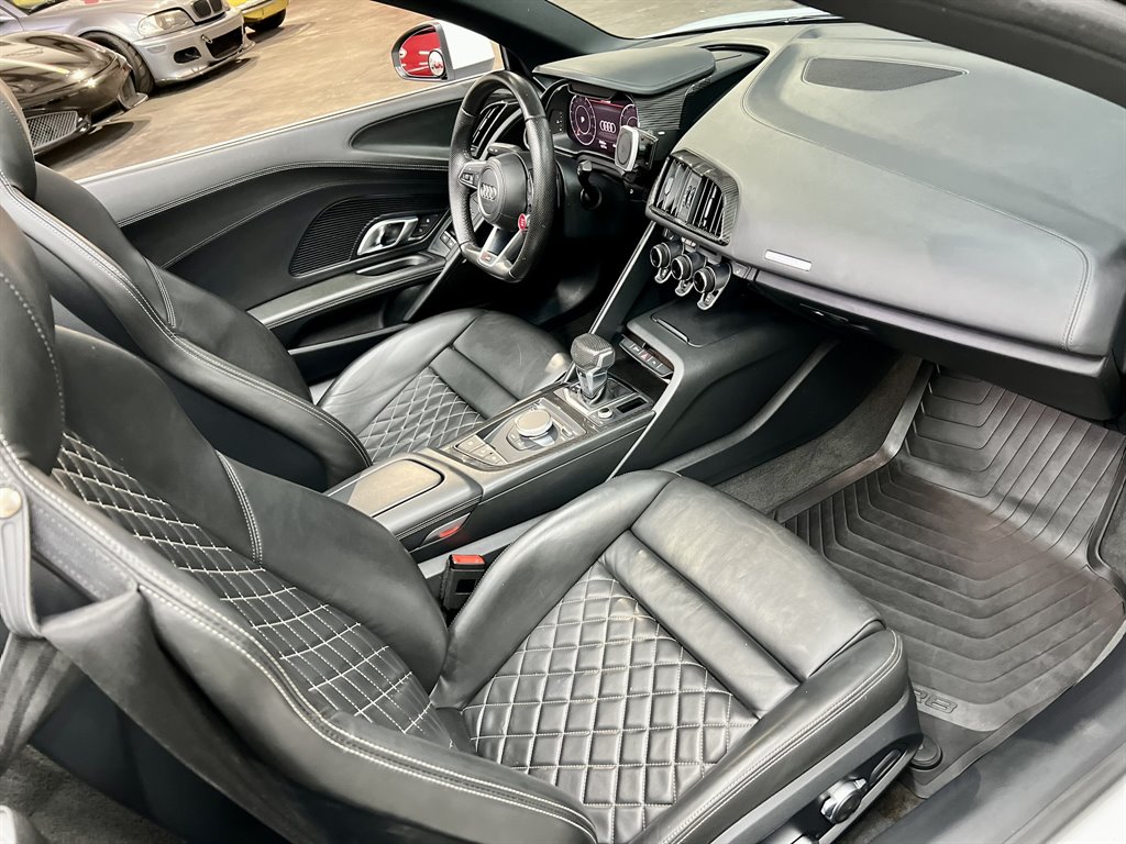 2017 Audi R8 V10 Spyder photo
