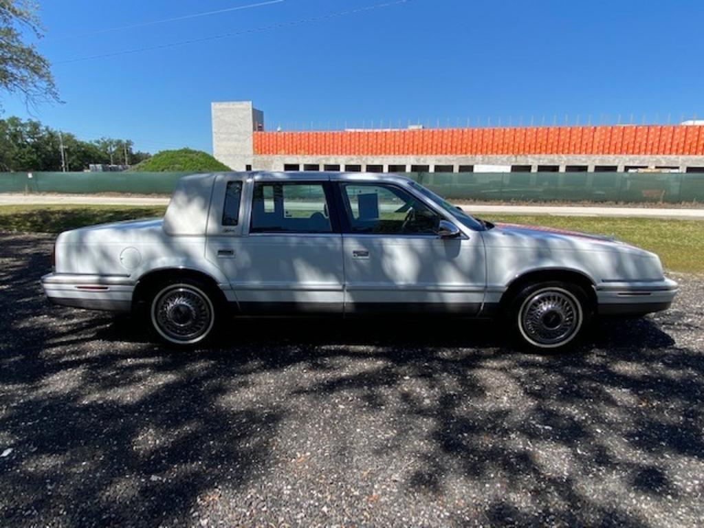 1993 Chrysler New Yorker Fifth Avenue photo