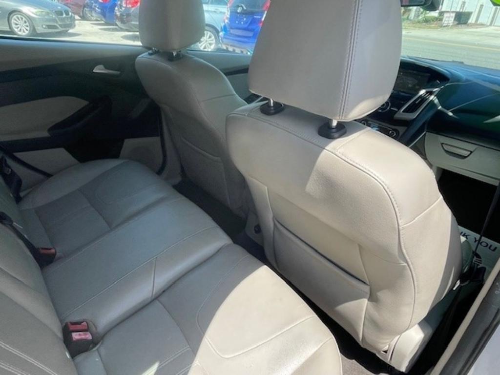 2012 Ford Focus SEL photo