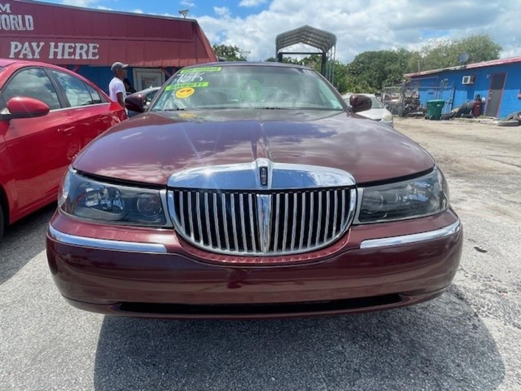 2000 Lincoln Town CAR - $6,595