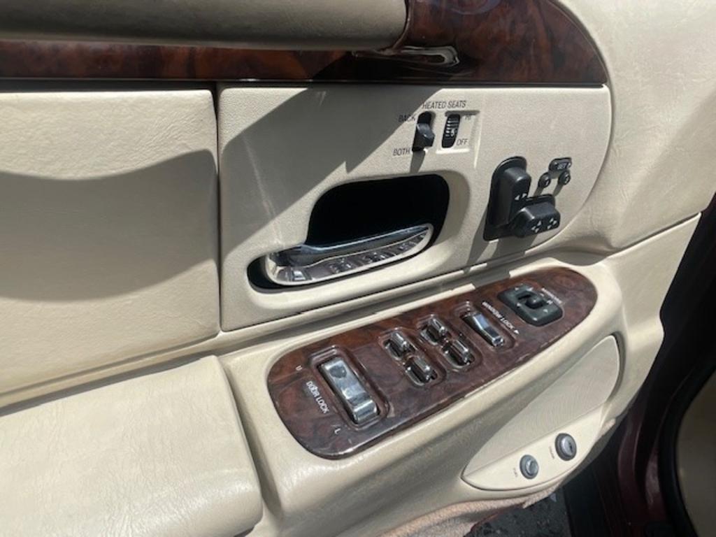 2000 Lincoln Town CAR - $6,595
