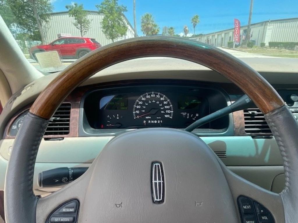2000 Lincoln Town CAR - $6,595