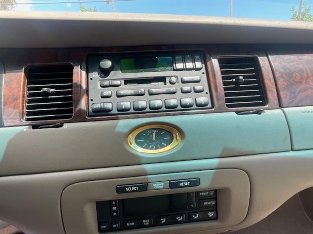 2000 Lincoln Town CAR - $6,595