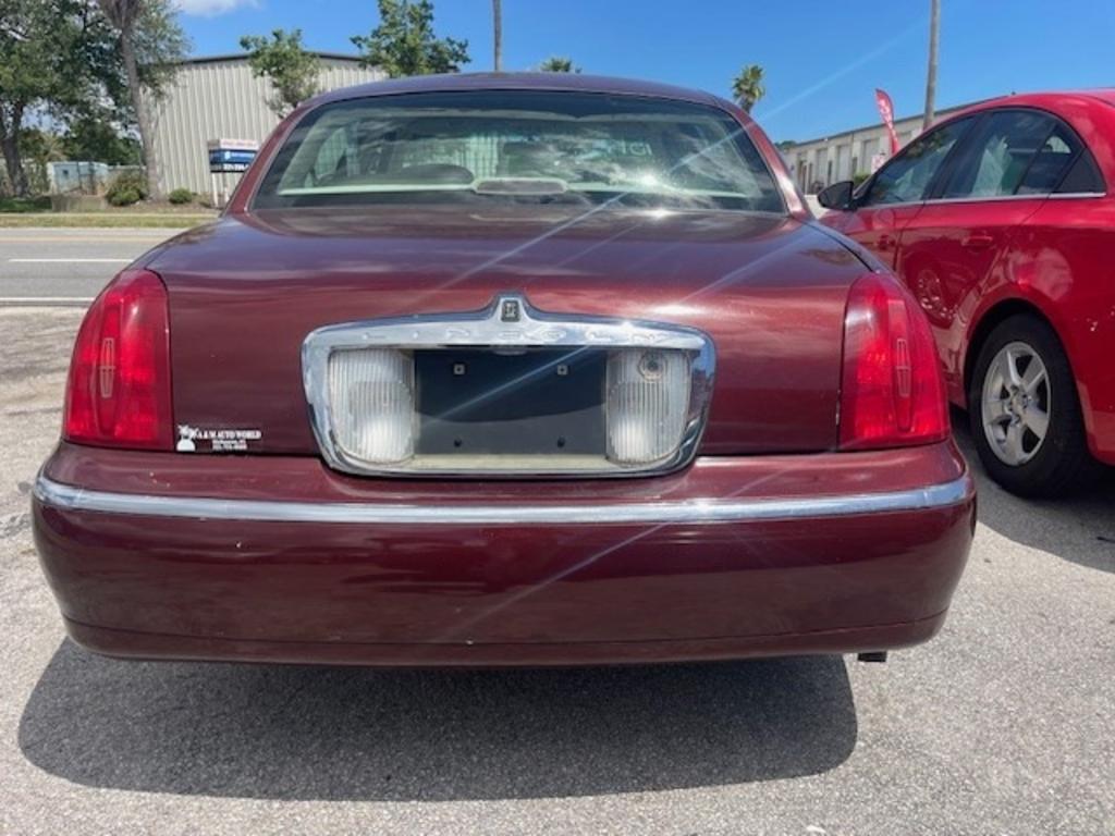 2000 Lincoln Town CAR - $6,595