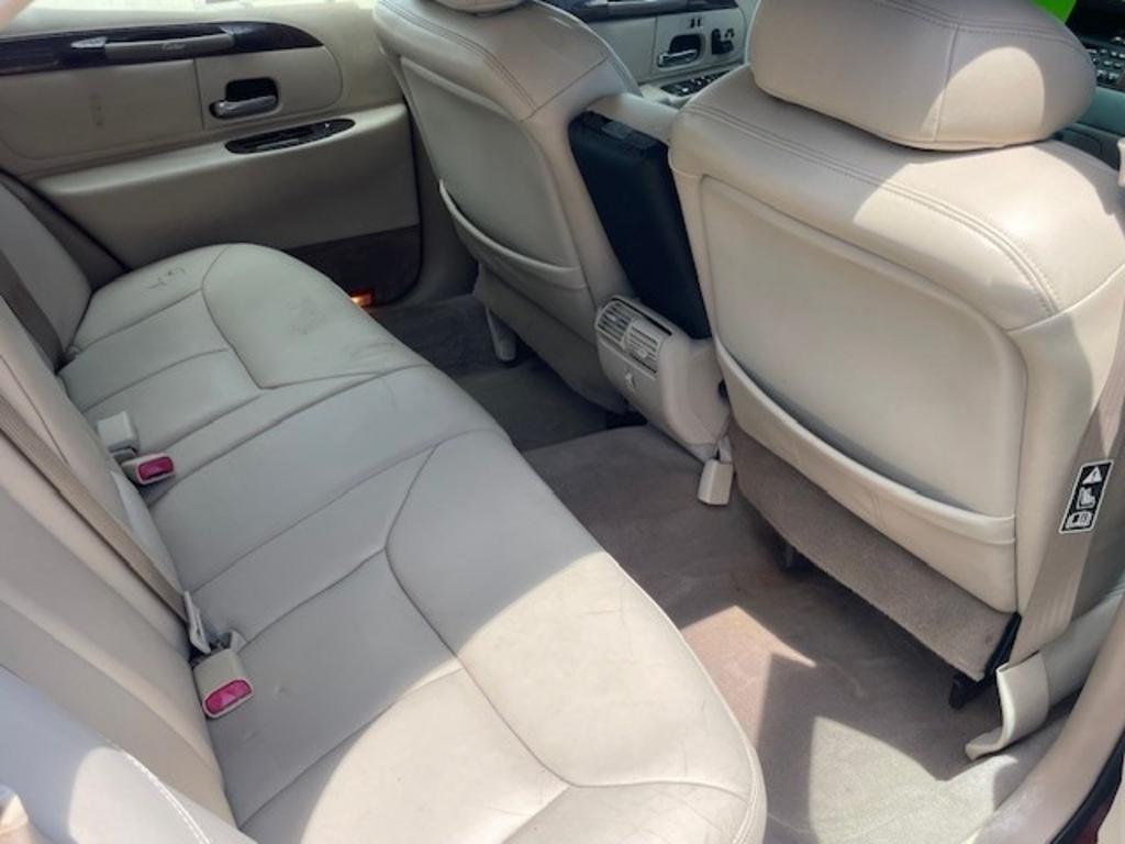 2000 Lincoln Town CAR - $6,595