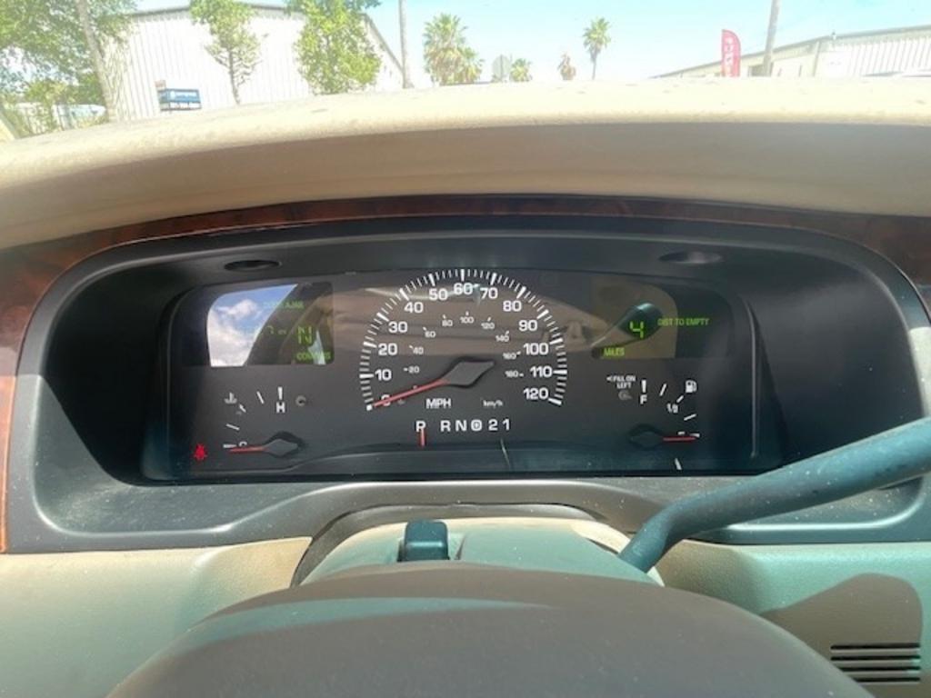 2000 Lincoln Town CAR - $6,595