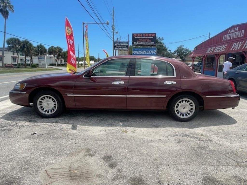 2000 Lincoln Town CAR - $6,595