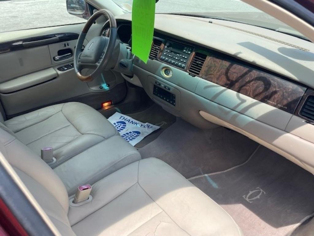 2000 Lincoln Town CAR - $6,595
