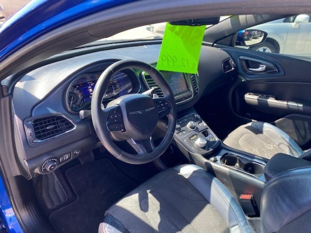 2015 Chrysler 200 S photo