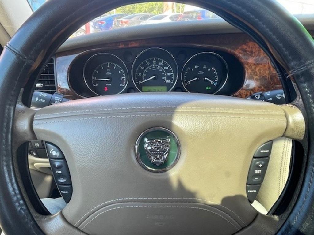 2004 Jaguar XJ-Series XJ8 photo