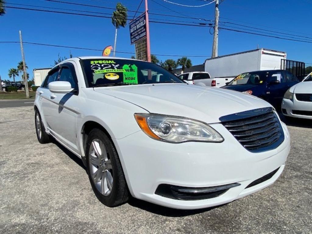 2013 Chrysler 200 - $9,599