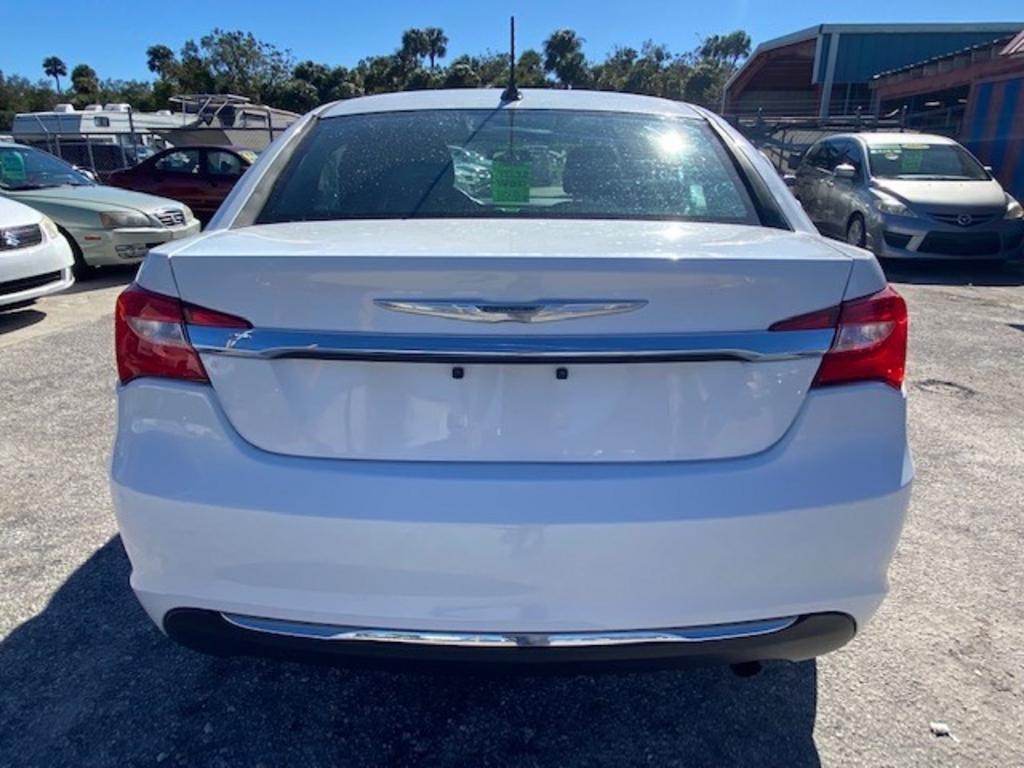 2013 Chrysler 200 - $9,599