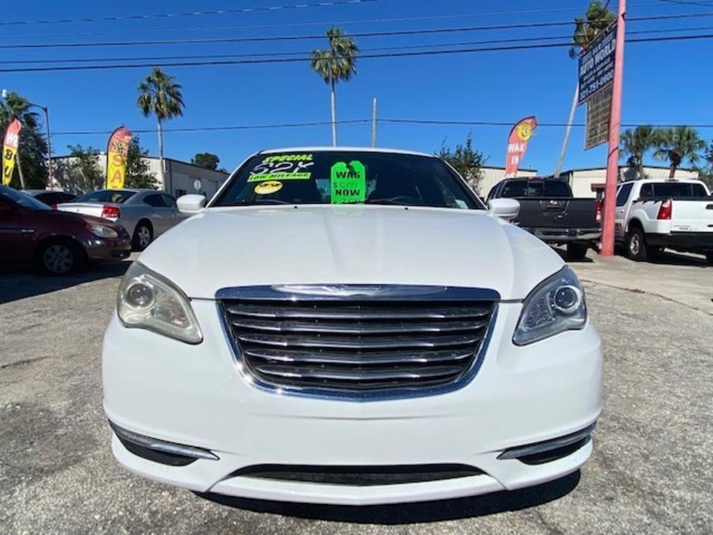 2013 Chrysler 200 - $9,599