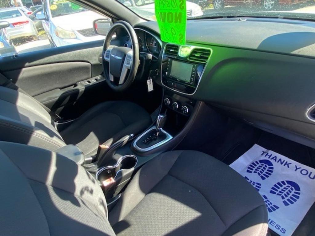 2013 Chrysler 200 - $9,599