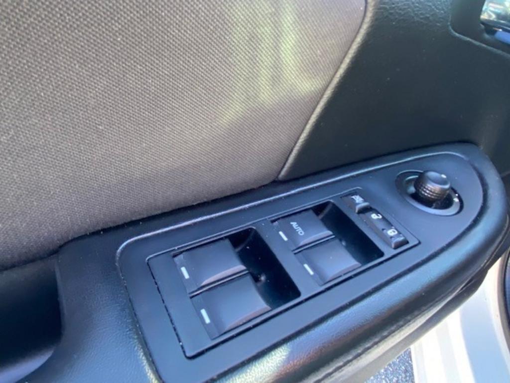 2013 Chrysler 200 - $9,599