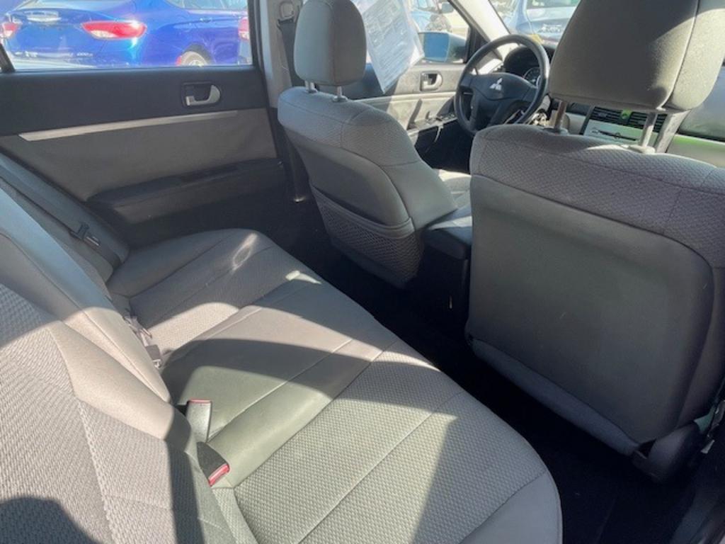 2010 Mitsubishi Galant FE photo