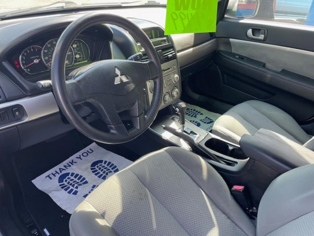 2010 Mitsubishi Galant FE photo