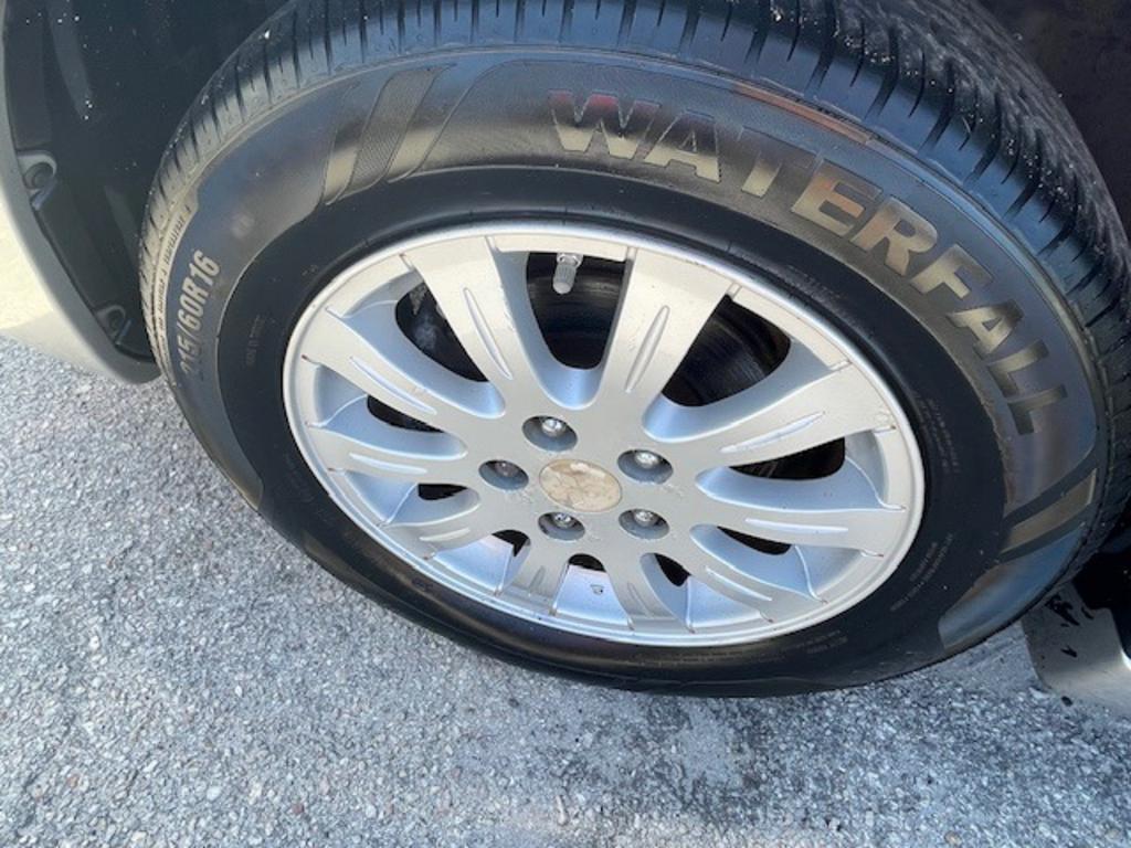2010 Mitsubishi Galant FE photo
