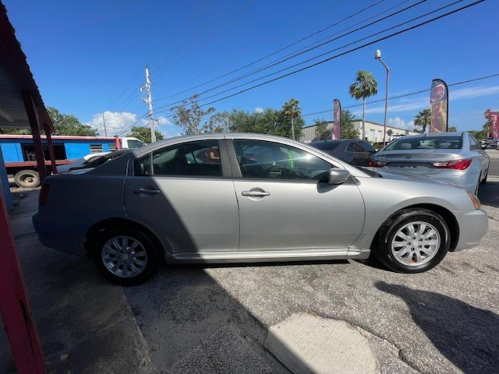 2010 Mitsubishi Galant FE photo